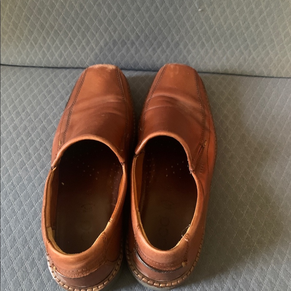 Light brown dress shoes